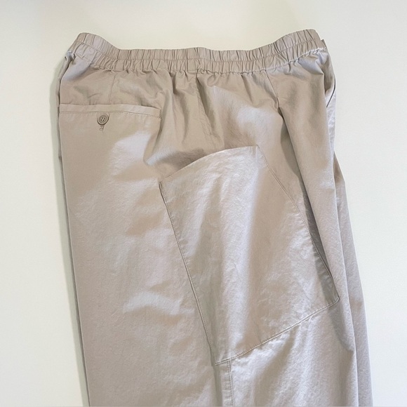 COS Angled Patch Pocket Trouser Relaxed Pleat Front Cropped Pant Beige Small - Picture 12 of 16